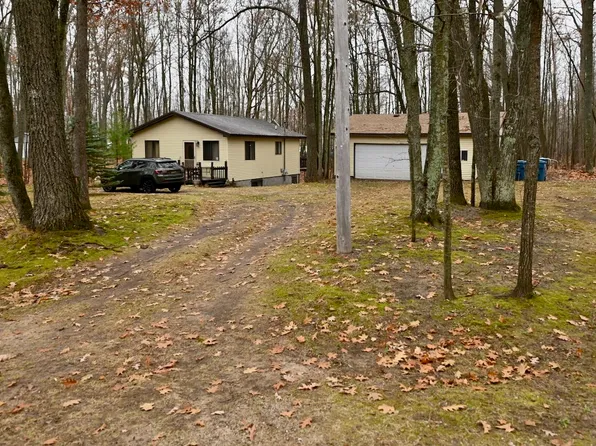 507 Englewood Dr, Roscommon, MI 48653