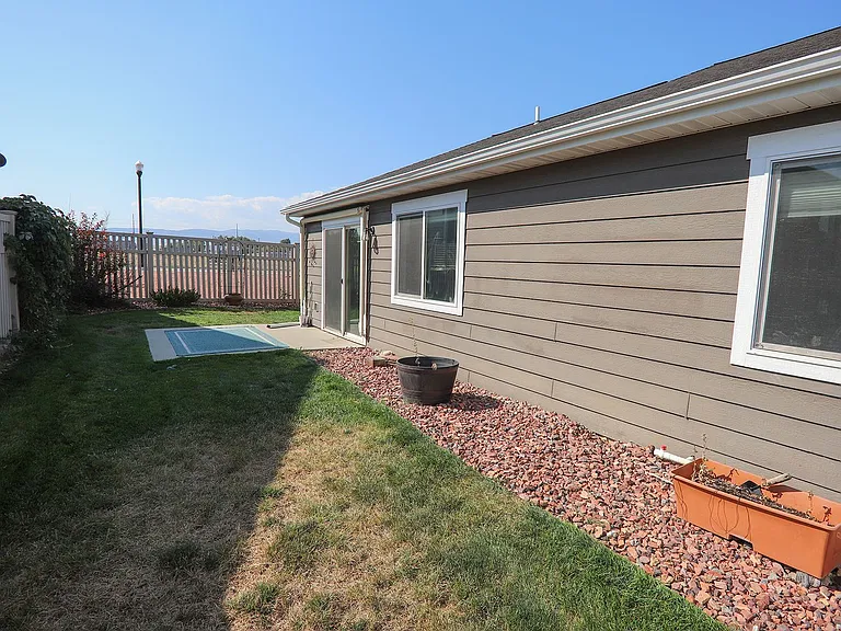 810 Pinyon Pl — Photo 3