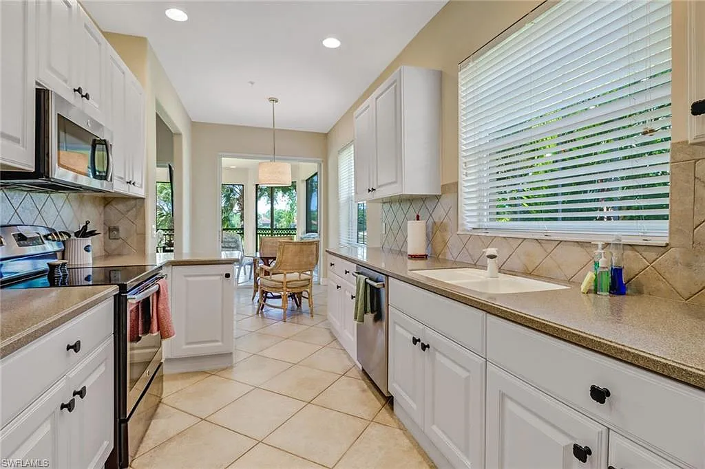 3 bed, 2.0 bath, 2329 sqft, $8,500 — Photo 4