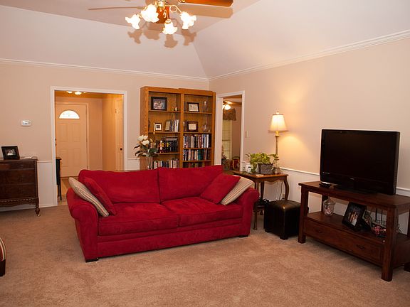 3rd image of 210 Southwood Dr