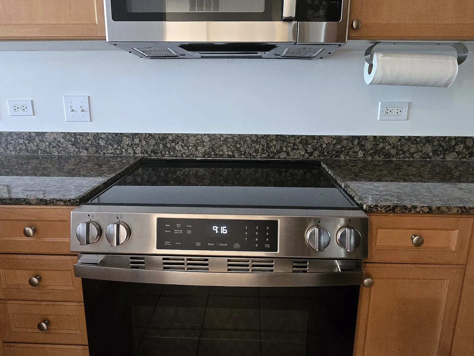 1 bed, 820 sqft, $1,999 — Photo 3