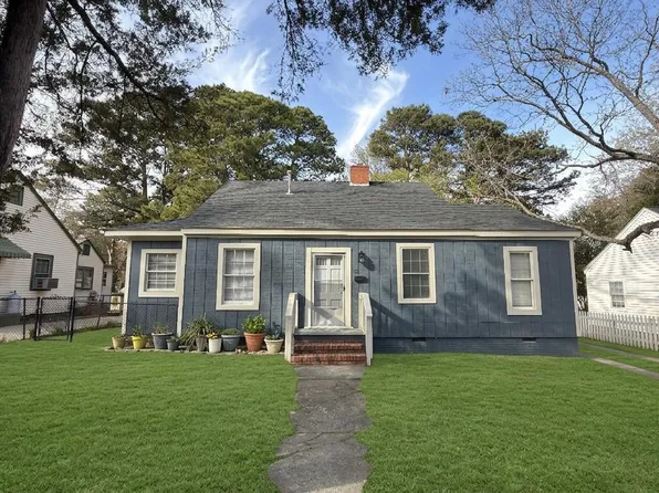 210 Oakland Dr, Fayetteville, NC 28301