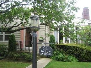 35 Willow Ave, Middletown, RI 02842