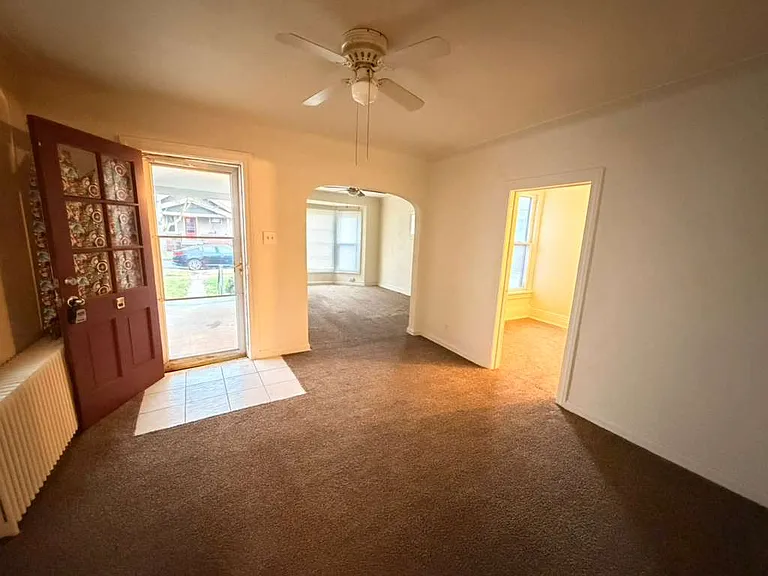 319 White St — Photo 2