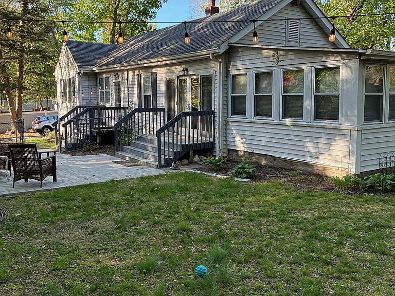 110 Beach Rd — Photo 1