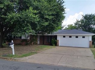 405 Vicki Pl, Hurst, TX 76053