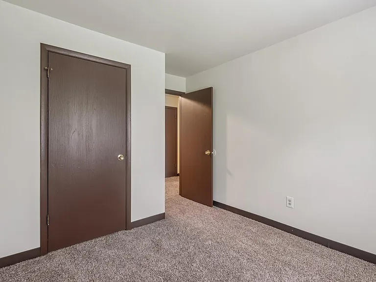 Valley Park Townhomes — Photo 24
