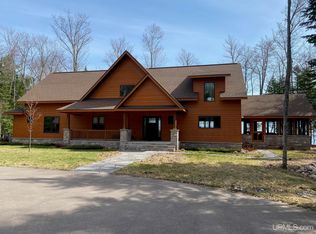 298 Eagles Nest Rd, Marquette, MI 49855