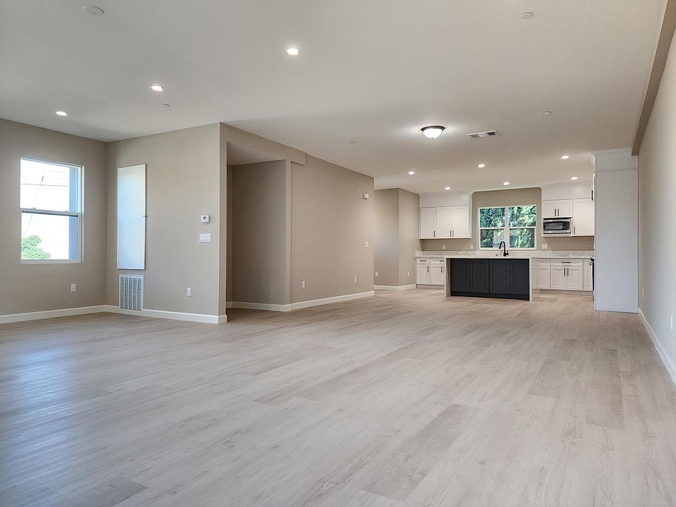 ENORMOUS Great Room
