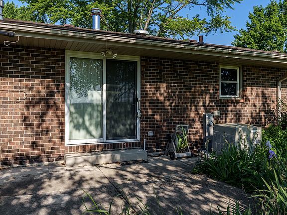 2nd image of 1063 Castlehill Dr