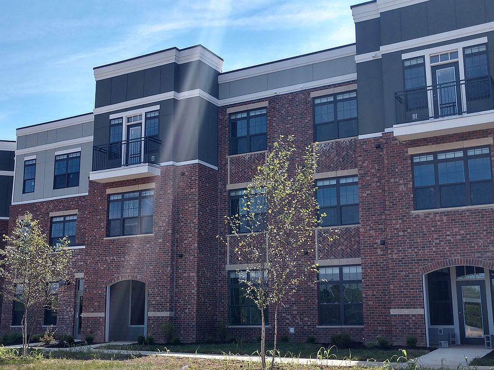 1st image of 120 Vintage Foxland Dr