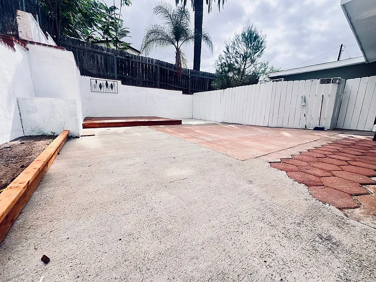 Escondido Historic Neighborhood 2 Bedroom 1 Bath Home — Photo 11