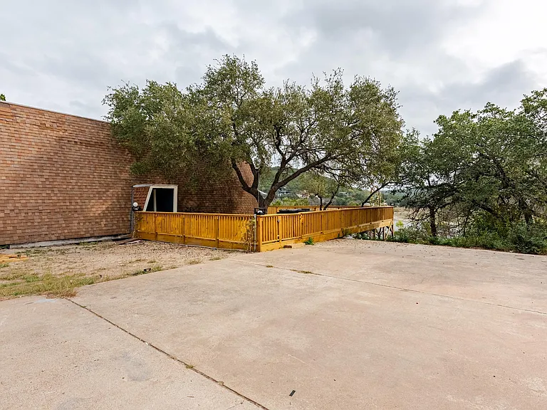 13969 FM 2769 — Photo 7
