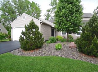 120 Slindes Woods Cir, North Syracuse, NY 13212