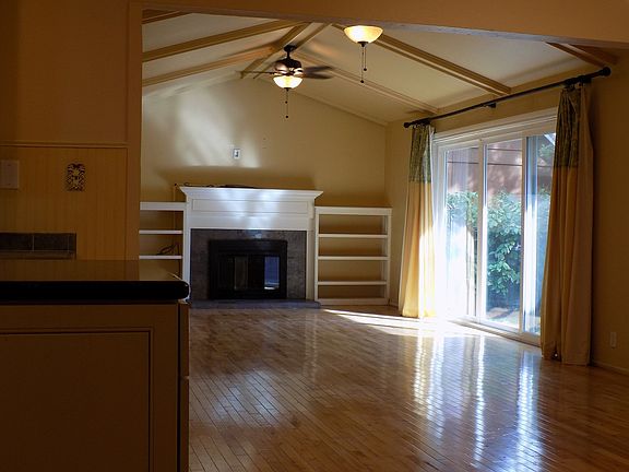 3rd image of 812 E Robinhood Dr