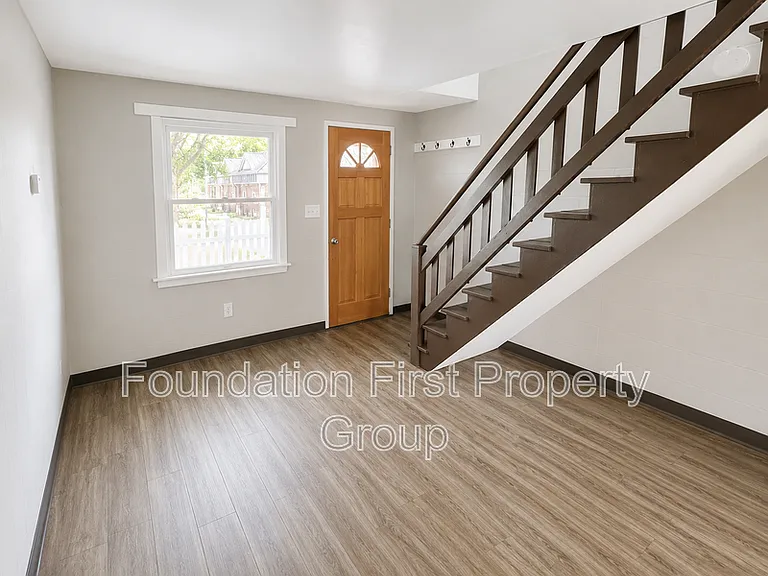 240 W High St #8 — Photo 3