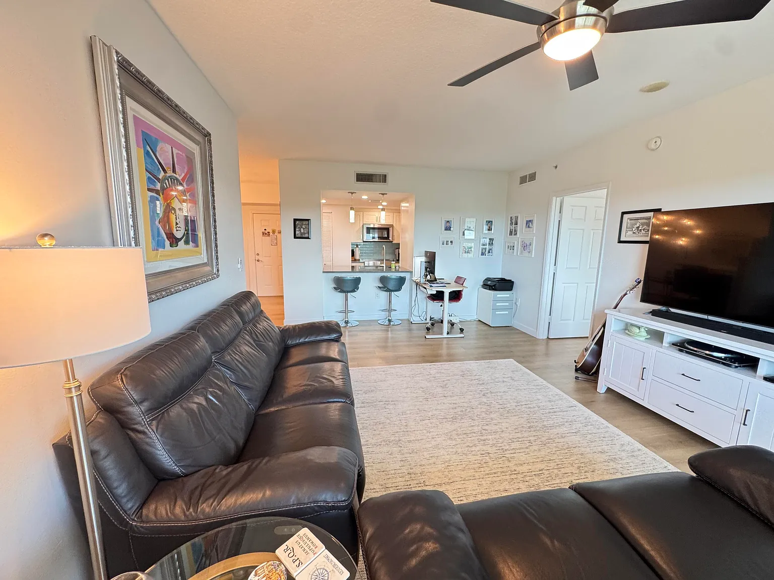 3 bed, 2.0 bath, 1385 sqft, $5,000 — Photo 3