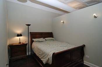 4th image of 2328 N Oakley Ave #1