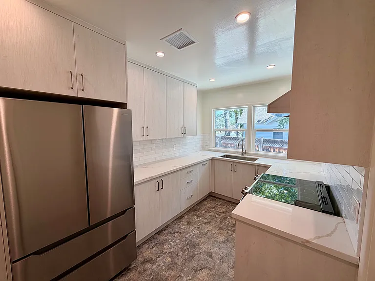 131-133 Poinsettia Ave #131 — Photo 5