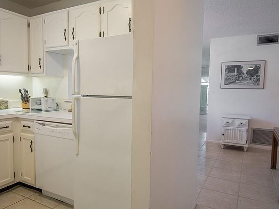 2nd image of 30 Vista Gardens Trl