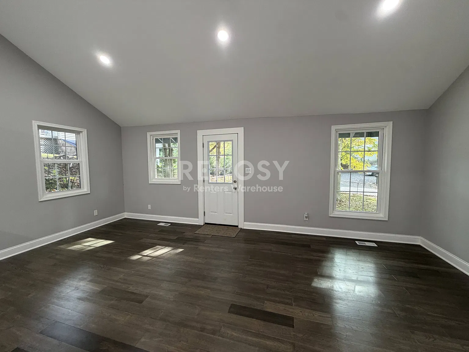 3 Bed / 2 Bath SFH — Photo 3