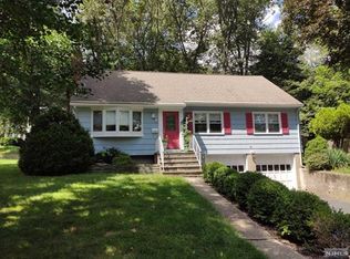 18 Overlook Trl, Morris Plains, NJ 07950