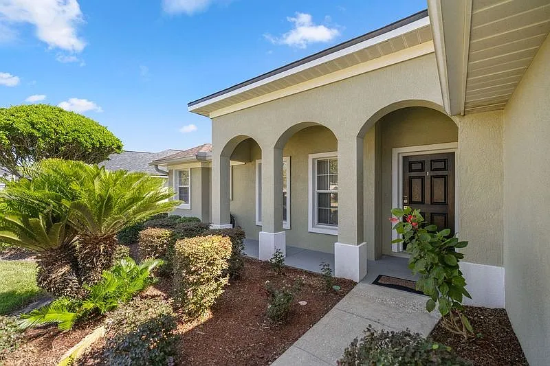 3 bed, 2425 sqft, $2,400 — Photo 3