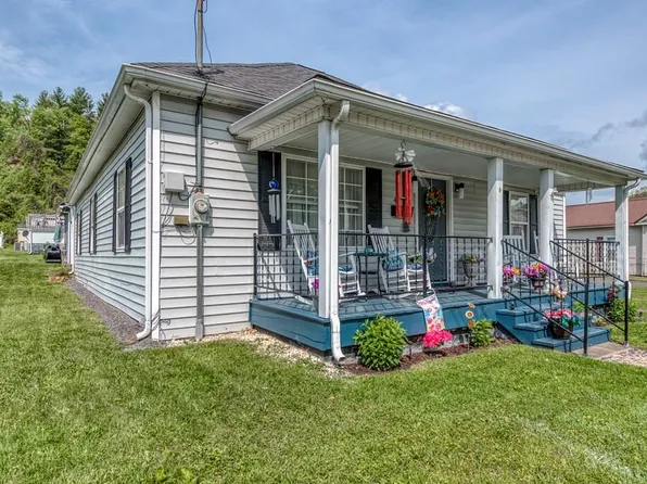 423 Kents Ridge Rd, Richlands, VA 24641