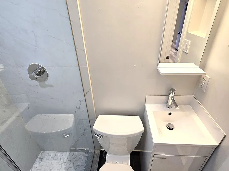 1037 Bathurst St #3 — Photo 11