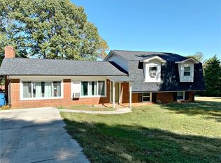 2560 Belshire Dr, Conover, NC 28613