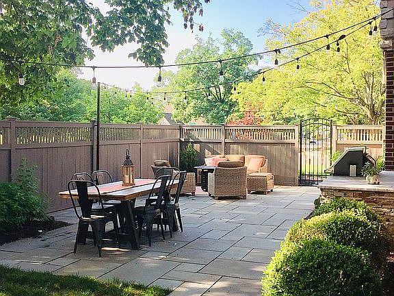 bluestone patio w/ lights