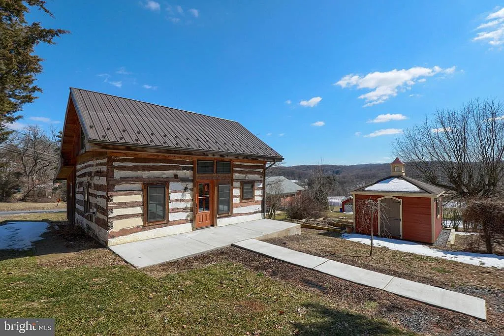 3267 E Galen Hall Rd photo 1
