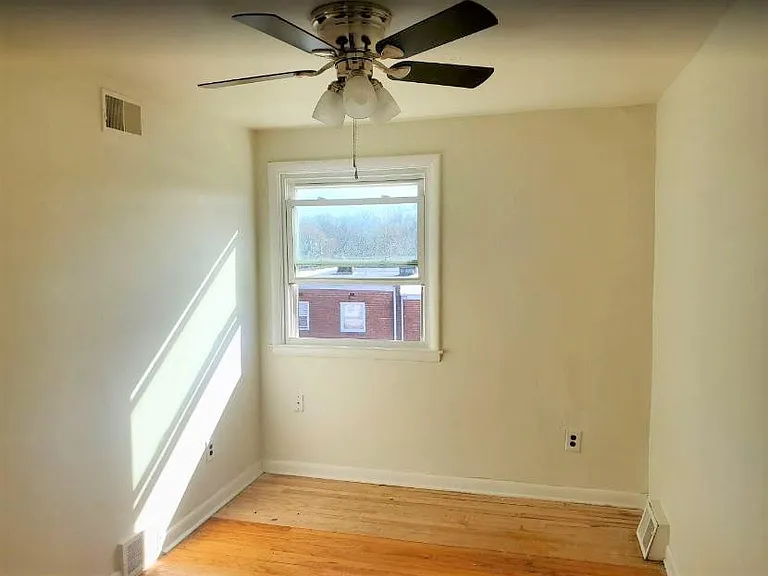 4004 Gideon Rd — Photo 11