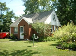 13 Fairvale Dr, Cheektowaga, NY 14225