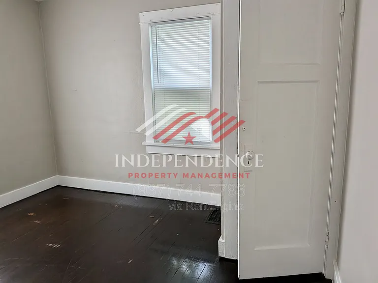2449 Nill Ave — Photo 16