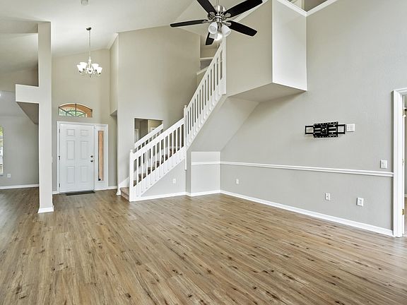 4th image of 7014 Crown Lake Dr