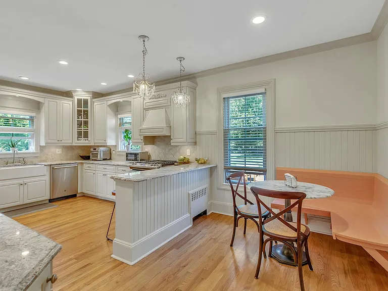 74 Union Ave — Photo 13