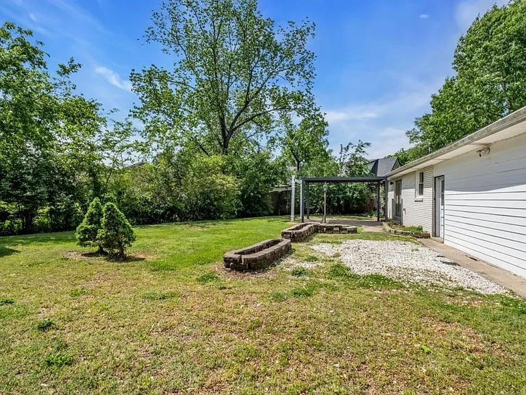 138 Carriage Dr — Photo 26