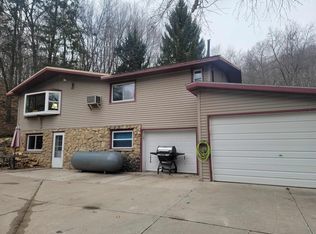 S7267 Lake Road, Hillpoint, WI 53937