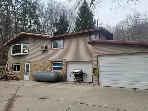 S7165 Lake Road, Hillpoint, WI 53937