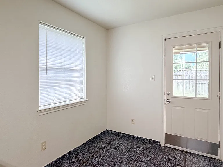 1202 Spell Ave — Photo 12
