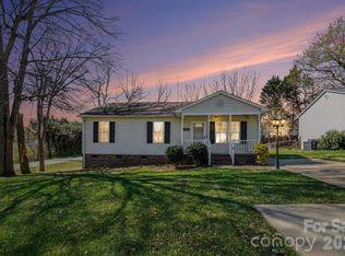 105 Chadwick Cir, Dallas, NC 28034