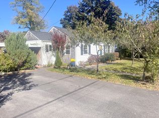 5 Center Rd, Smithfield, RI 02828
