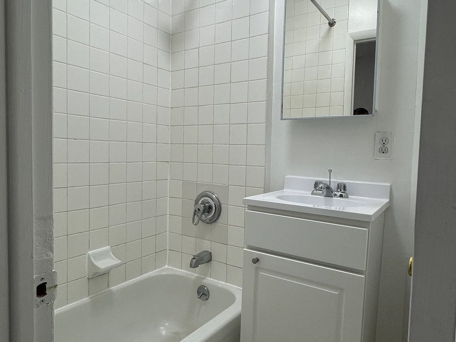 165 W 4th St — Photo 4