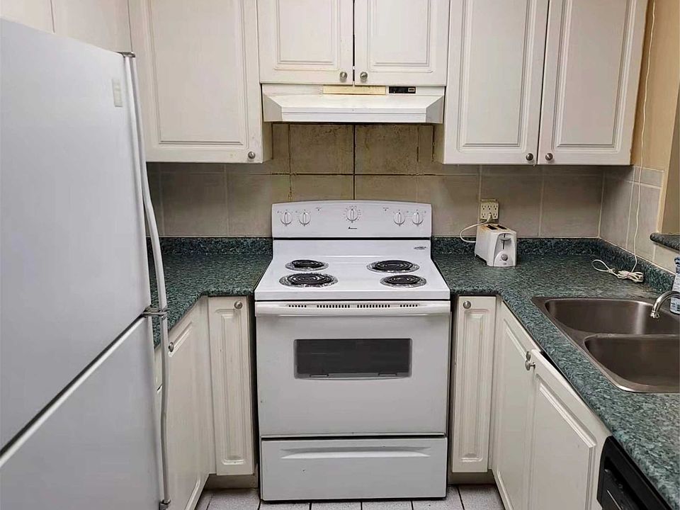 2nd image of 28 Pemberton Ave #610