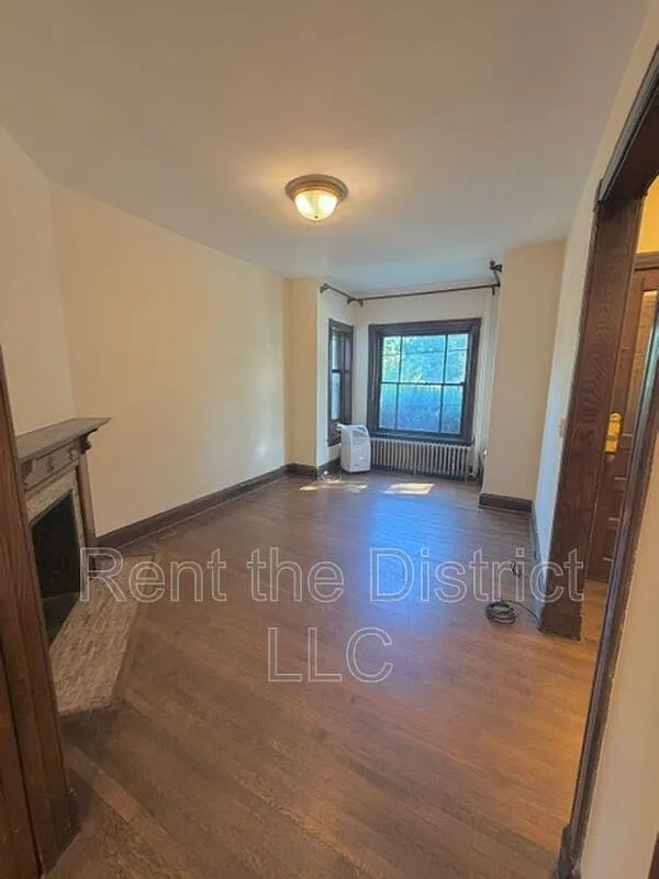 3 bed, 1.5 bath, 1374 sqft, $3,450 — Photo 2