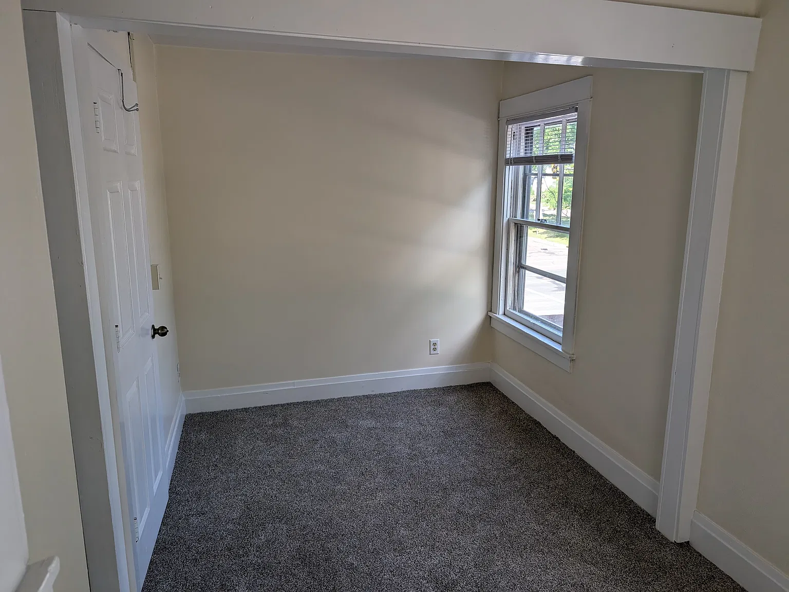 4 bed, 1150 sqft, $1,700 — Photo 2