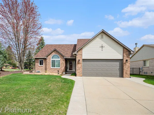 21173 Clear Creek Blvd, Clinton Township, MI 48036