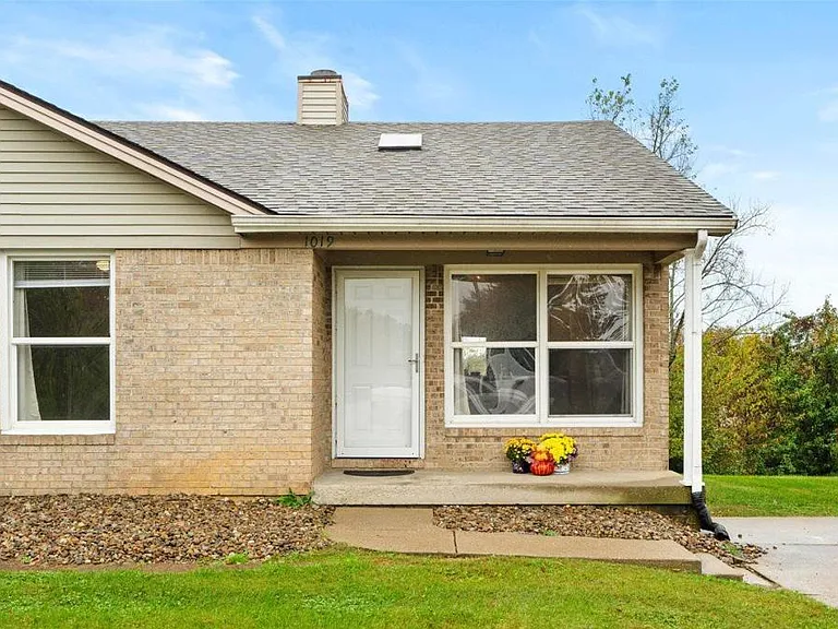 1019 Colonial Dr — Photo 1