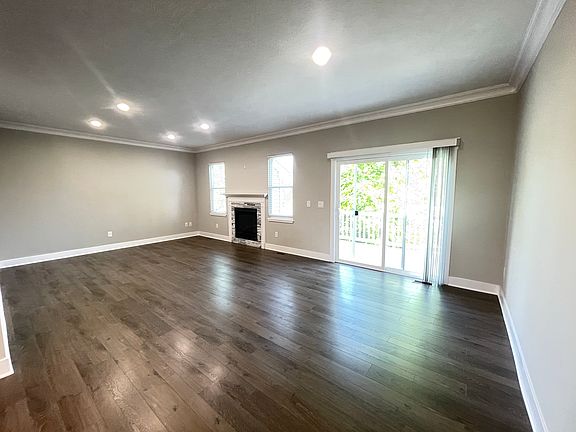 5th image of 1726 Chamberlain Way